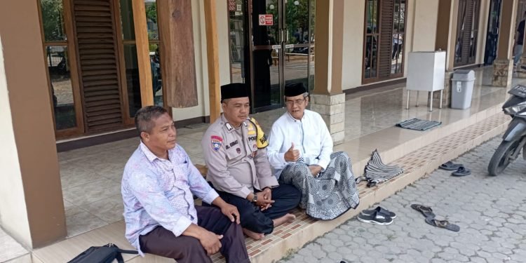 Bhabinkamtibmas Polsek Pulomerak Polres Cilegon Polda Banten kunjungi Toga Grogol