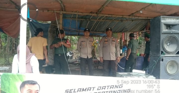 Sinergitas TNI Polri Personil Polsek Leuwidamar Polres Lebak bersama Babinsa Laksanakan Pengamanan Open Turnamen Sepak Bola Kambing Cup