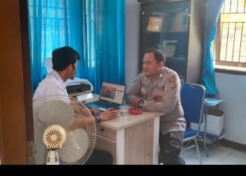 Anggota Polsek Rangkasbitung Polres Lebak Sambangi Sekdes Narimbang Mulia