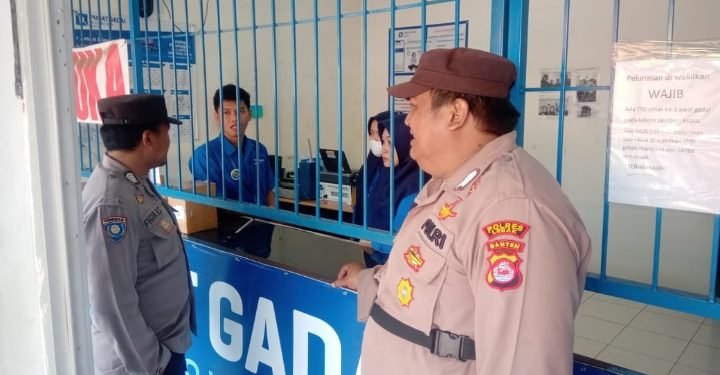 Anggota Polsek Rangkasbitung Polres Lebak Patroli Dan Sabang Ke Pegadaian Rangkasbitung