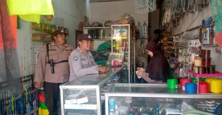 Anggota Polsek Rangkasbitung Polres Lebak Giat Patroli Ke Pertokoan Di Pasar Rangkasbitung