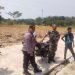 Bhabinkamtibmas Polsek Rangkasbitung Polres Lebak Bersama Babinsa Giat DDS Ke Warga Desa Sukamanah