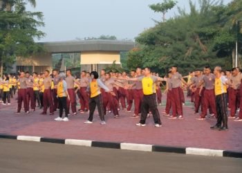 Untuk Menjaga Stamina dan Kebugaran Tubuh, Polda Banten Laksanakan Olahraga Pagi Bersama