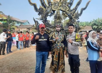 Meriahkan Hut RI Ke-78, Bhabinkamtibmas Polsek Ciwandan Polres Cilegon Polda Banten Amankan Karnaval