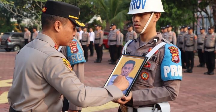 Kapolres Lebak Pimpin Upacara PTDH satu Personil Polres Lebak