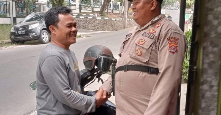 Bhabinkamtibmas Polsek Rangkasbitung Polres Lebak Berikan Edukasi Kamtibmas Ke Warga Masyarakat