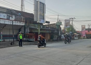 Panit Lantas Polsek Malingping Polres Lebak Lakukan Strong Point Pagi Antisipasi Kemacetan