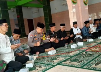 Hadir Di Tengah Masyarakat, Bhabinkamtibmas hadiri Undangan Dzikir Peringatan Maulid Nabi Muhammad SAW 1445.H