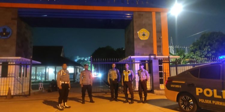 Antisipasi GKTM dan Penyakit Masyarakat Polsek Purwakarta Melaksanakan Patroli Blue Light Balap Liar dan penyakit Masyarakat