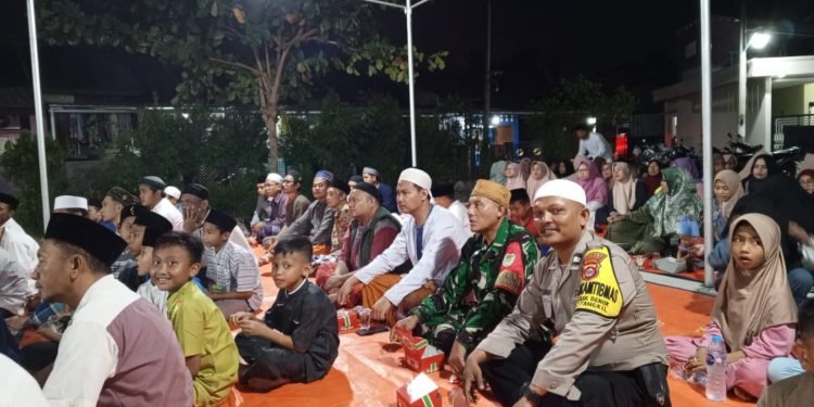 Bhabinkamtibmas Polsek Ciwandan Polres Cilegon Polda Banten Monitoring Peringatan PHBI Maulid Nabi SAW