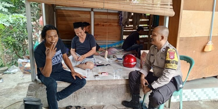 Dekati Warganya, Bhabinkamtibmas Polsek Ciwandan Polres Cilegon Polda Banten Laksanakan Anjangsana