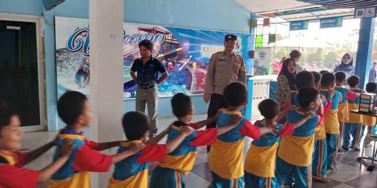 Polisi Peduli Pendidikan Sejak Dini,Memberikan Edukasi Kepada Anak-Anak TK di Kelurahan Kebondalem