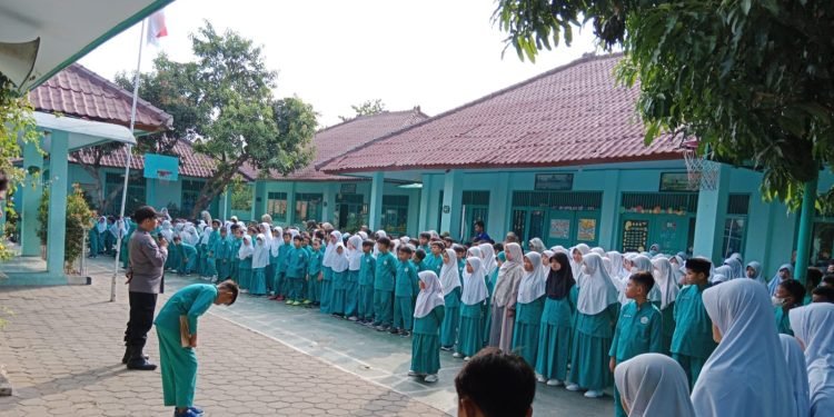 Penyuluhan Siswa-siswi SDIT, Bhabinkamtibmas Polsek Ciwandan Polres Cilegon Polda Banten Sambangi Sekolah