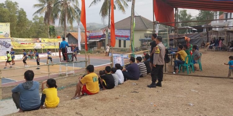 Wujud Kehadiran Polri, Personil Polsek Ciwandan Polres Cilegon Polda Banten Amankan Turnamen Bola Voli