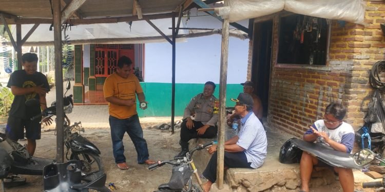 Bhabinkamtibmas polsek Pulomerak laksanakan kunjungan sambil Ngopi Wae bersama Toma