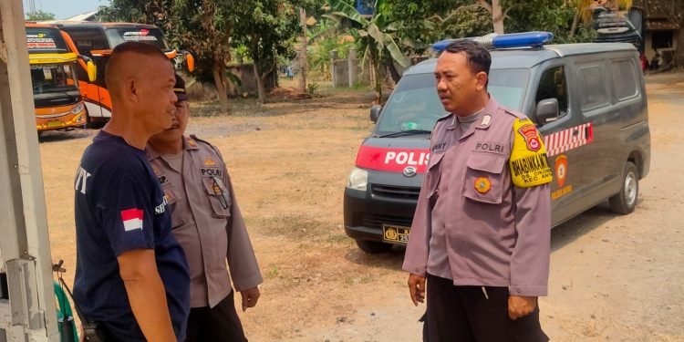 Pengamanan personil Polsek Anyar Polres Cilegon Polda Banten pada Pantai diwilayah Kec. Anyar