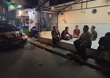 Bhabinkamtibmas Polsek Bojonegara Polres Cilegon Polda Banten,Kontrol Pos Kamling laksanakan Komunikasi Kamtibmas dengan Petugas Satkamling
