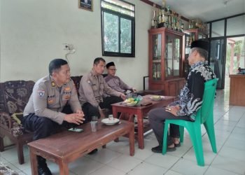 Sambang Sekolah, Kanit Binmas Dan Panit Binmas Polsek Ciwandan Polres Cilegon Polda Banten Berikan Penyuluhan