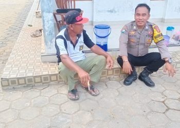 Ajang dekatkan Dengan Warga, “YUK NGOPI WAE” Bhabinkamtibmas Polsek Puloampel Polres Cilegon Duduk Bersama
