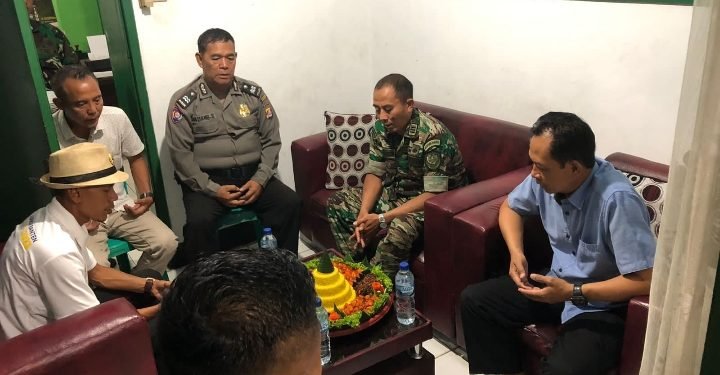 Ucapkan HUT TNI Ke-78, Kapolsek Kragilan Kunjungi Koramil Kragilan