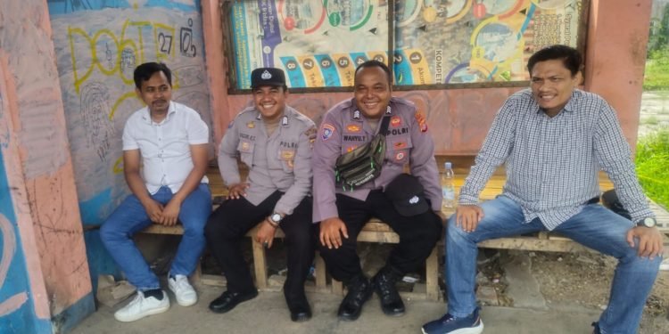 Anggota Polsek Rangkasbitung Polres Lebak Sambangi Warga Desa Mekarsari