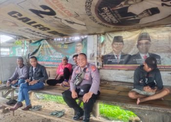 Sapa Tokoh Masyarakat Desa Mekarsari Bhabinkamtibmas Polsek Rangkasbitung Polres Lebak Sampaikan Pesan Kamtibmas