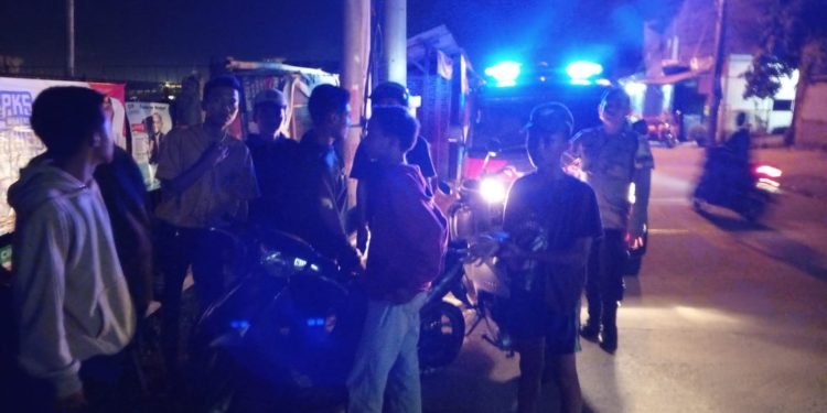 Pelihara Kemanan Dan Ketertiban, Personil Polsek Ciwandan Polres Cilegon Polda Banten Patroli Blue Light.