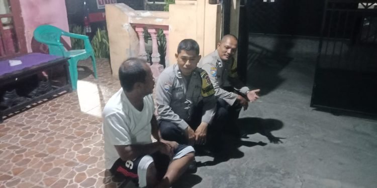 Melalui Kunjungan Malam, Upaya Bhabinkamtibmas Polsek Ciwandan Polres Cilegon Polda Banten Jaga Kamtibmas