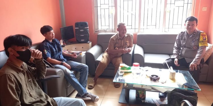 Selalu Bersinergi,Bhabinkamtibmas Polsek Ciwandan Polres Cilegon Polda Banten Sambangi Kantor Kelurahan