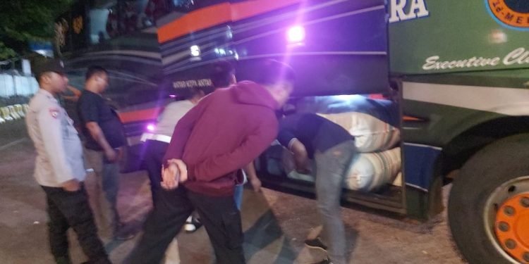 Polsek Kskp Merak Polres Cilegon Polda Banten Melaksanakan Giat Razia Antisipasi Tindak Kriminalitas