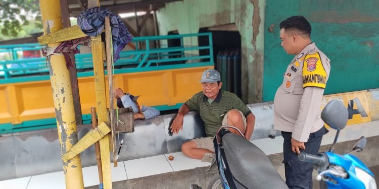 Bhabinkamtibmas Polsek Ciwandan Polres Cilegon Polda Banten Datangi Ojek Pangkalan