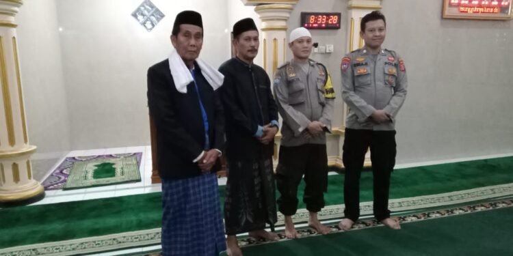 Jalin Kedekatan Dengan Ulama Umaro, Bhabinkamtibmas Polsek Mancak Polres Cilegon Sambangi Tokoh Agama