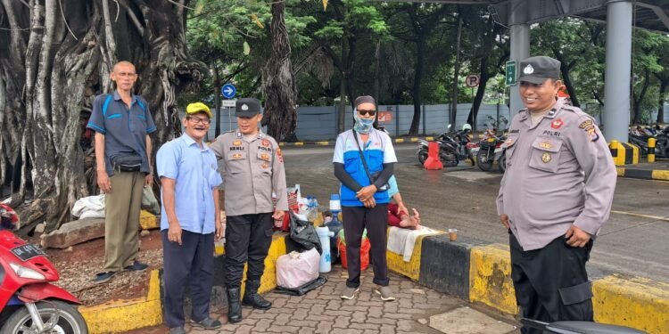 Personel Polsek Kskp Merak Polres Cilegon Polda Banten Laksanakan Patroli Dialogis