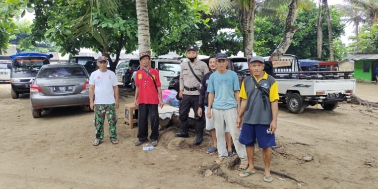 Pastikan Aman Personil Polsek Panggarangan Polres Lebak Giat Patroli dan Himbauan Di Wisata Pantai Pasir Putih