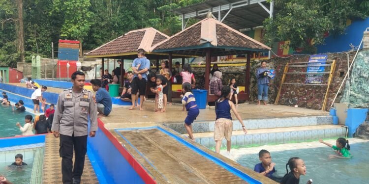Anggota Pos Pam Wisata Polsek Gunungkencana Polres Lebak Cek Wisata, Antisipasi Gangguan Kamtibmas