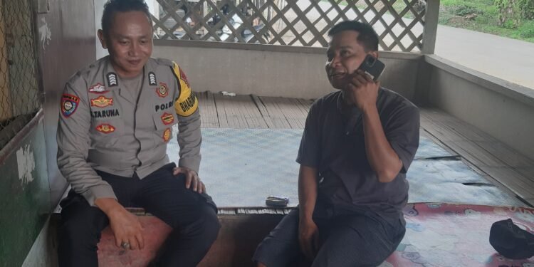 Lewat Sambang, Bhabinkamtibmas Polsek Cileles Polres Lebak Ajak Warga Wujudkan Situasi Kamtibmas Yang Aman Kondusi