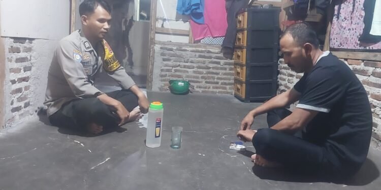 Bangun Komunikasi Dan Silaturahmi, Personel Bhabinkamtibmas Polsek Bojonegara Polres Cilegon Polda Banten Guyub Bersama Warga Masyarakat