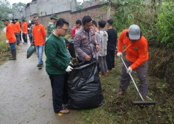 Peduli Lingkungan Sehat Sebagai Bentuk Kepedulian, Densus 88 AT Polri dan Polda Banten Laksanakan Kerja bakti Kebersihan Lingkungan