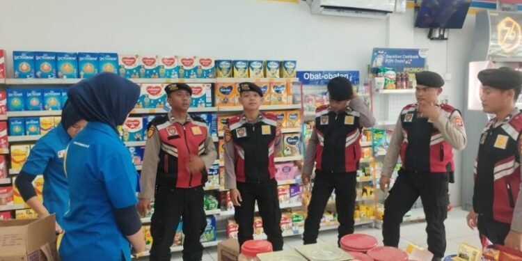 Samapta Polres Serang Patroli Dialogis Dengan Karyawan Minimarket