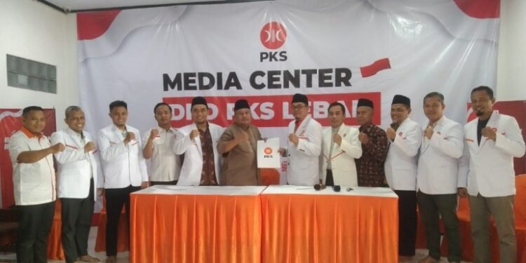 H.Ahmad Jajuli Balon Bupati Lebak Resmi Ambil Formulir Pendaftaran di Partai PKS DPD Lebak