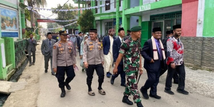 Kapolsek Rangkasbitung Dampingi Wakapolres Lebak Hadiri Acara Wisuda Di Ponpes Darel Azhar