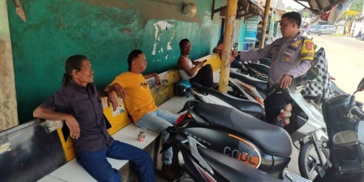 Bhabinkamtibmas Polsek Ciwandan Polres Cilegon Sambangi Opang Di Pangkalan Ojek