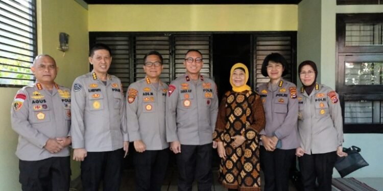 Sambut HUT Bhayangkara ke- 78, Polda Banten Kunjungi Kediaman Purnawirawan Polri