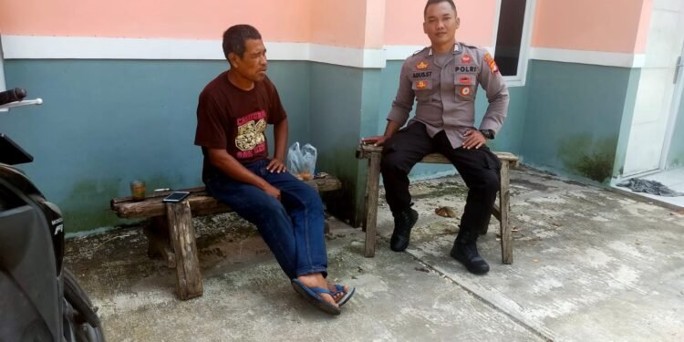 Rutin Bhabinkamtibmas Polsek Rangkasbitung Polres Lebak Sambangi Warga di Kampung Rangkong