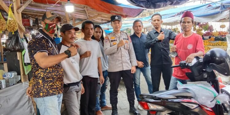 Bhabinkamtibmas Polsek Rangkasbitung Polres Lebak Hampiri Para Pedagang Di Pasar Rangkasbitung