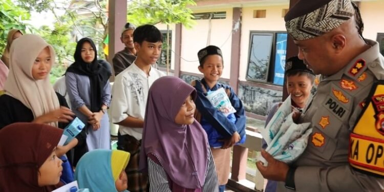 Kapolres Serang Gelar Bansos Bersama Emak Emak dan Anak Yatim