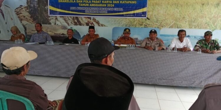 Personil Polsek Panggarangan Polres Lebak Hadiri MDST Di Aula Kantor Desa Karangkamulyan