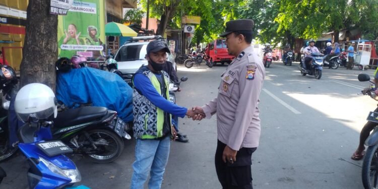 Bhabinkamtibmas Polsek Rangkasbitung Polres Lebak Datangi Jukir Di Jalan Sunan Kalijaga