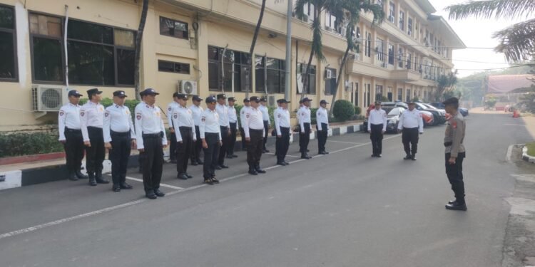 Ditpamobvit Polda Banten Laksanakan Apel Pemberangkatan Pengamanan Objek Wisata Dalam Rangka Terapkan Commander Wish PECAK Polda Banten