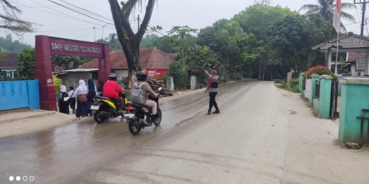 Minimalisir Kecelakaan Lalu Lintas, Anggota Polsek Cimarga Polres Lebak Laksanakan Strong Point Pagi